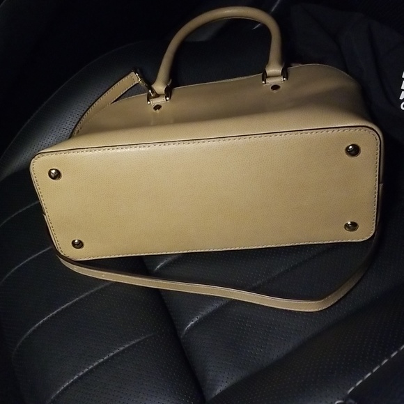 12/17/25 GIVAWAY! ANY PURCHASE WILL QUALIFY YOU TO ENTER Michael kors crossbody - Picture 5 of 13